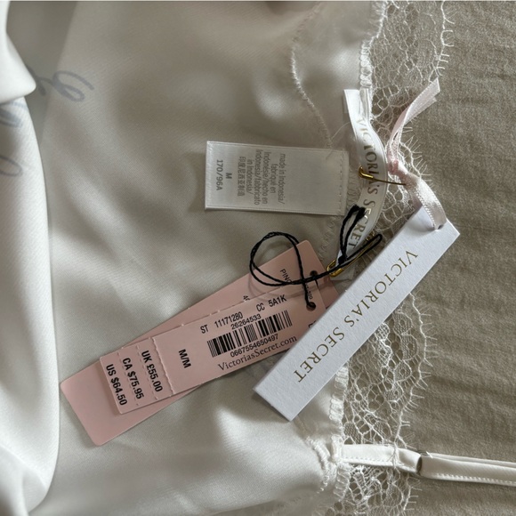 VS Lingerie Slip - Picture 4 of 4